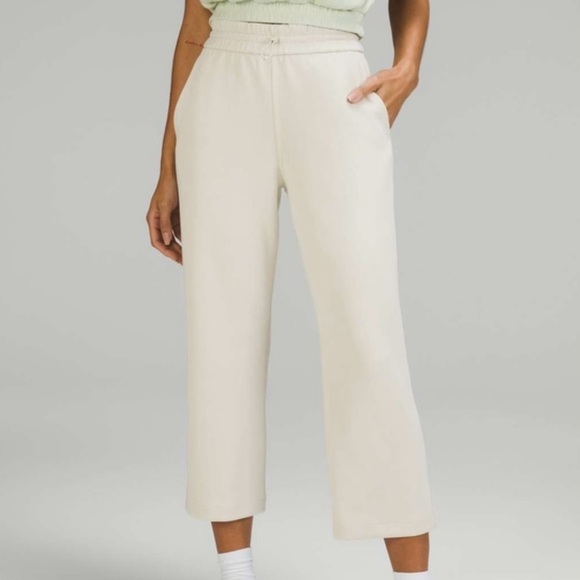 Lululemon cropped pants - Picture 1 of 3